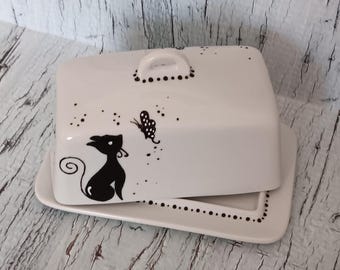 Inv - black Cat and butterfly  - Handpainted black cats on a nice ceramic butterdish