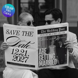 Op de afbeelding: Zwart-wit huwelijksaankondiging met de tekst "Save the Date" en de datum "12.21.2027". De krant leest ook "The Wedding Post" en "Are Getting Married". De afbeelding toont een stel dat de krant vasthoudt.