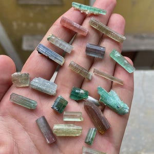 Lote de cristales de turmalina multicolor naturales, minerales en bruto, espécimen de piedra de chakra de Afganistán