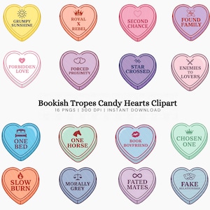 Op de afbeelding: Een verzameling van zestien hartvormige snoepafbeeldingen in verschillende kleuren, elk met een andere zin. De snoepharten bevatten zinnen als "Grumpy Sunshine", "Royal x Rebel" en "Found Family". De tekst "Bookish Tropes Candy Hearts Clipart" is ook aanwezig.