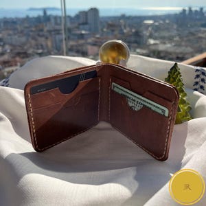 Cartera plegable de cuero marrón hecha a mano: billetera minimalista y delgada para hombre, regalo para el Día del Padre, billetera duradera de cuero genuino.