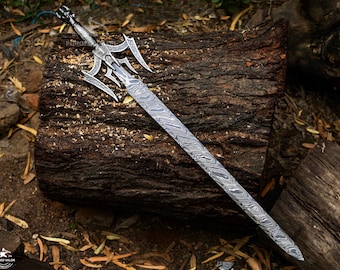 Personalized Damascus Steel Medieval Sword: Engraved Fantasy Cosplay Replica