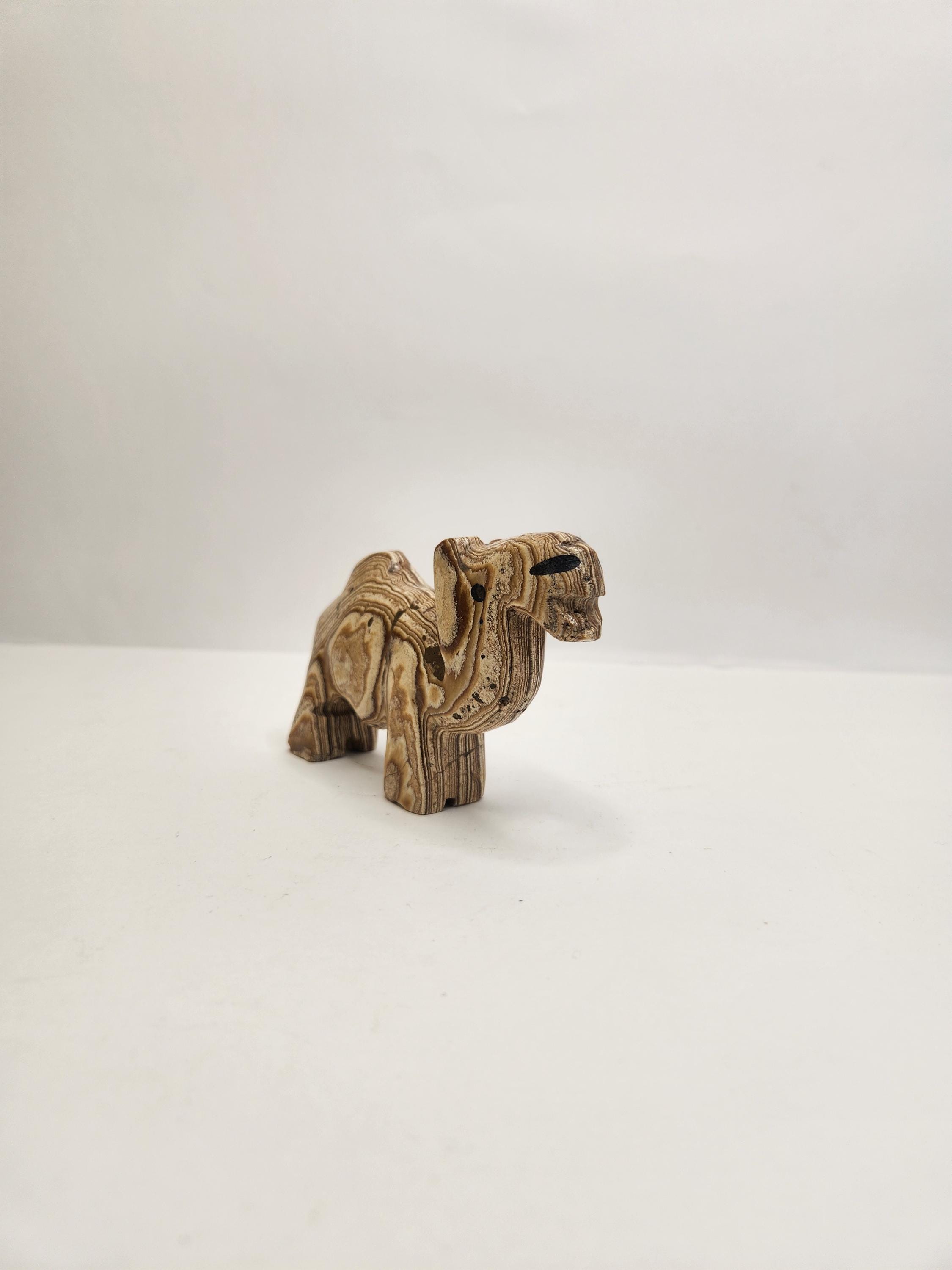 ヴィンテージの手彫り石のラクダの置物：希少なモロッコ彫刻 - Etsy 日本