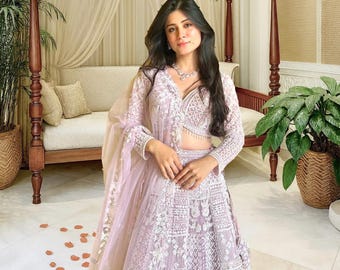 Lalic Lavender Embellished Georgette Lehenga: Indyjski strój ślubny, świąteczny strój na przyjęcie w USA