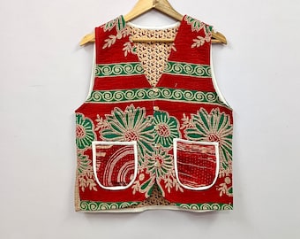 Handgemaakt omkeerbaar kantha-vest: geüpcycled vintage gewatteerd sari-gilet