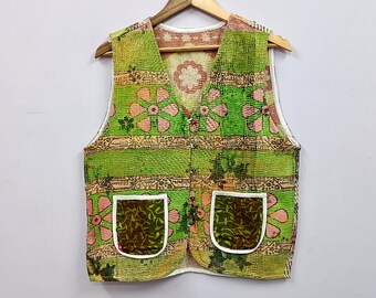 Omkeerbaar kantha-vest met bloemen: geüpcycled vintage gewatteerd sari-jack