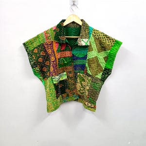 Top corto de patchwork de seda hecho a mano / Blusa acolchada Kantha floral