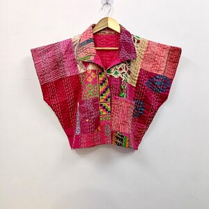 Top corto in patchwork di seta fatto a mano / Camicetta trapuntata Kantha riciclata