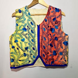 Handgjord flerfärgad broderad väst – Boho lapptäckejacka – Gul & orange ärmlös väst – Festival Indie Clothing