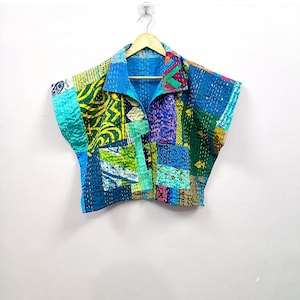 Top corto patchwork de seda hecho a mano / Blusa acolchada Kantha reciclada