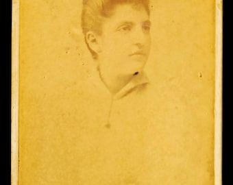 Retrato antiguo de mujer Romaidis en formato tarjeta de gabinete de Atenas, c. 1890, Grecia, fotografía victoriana.