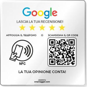 Può includere: Grafica quadrata bianca con il logo Google e testo in italiano. Include un codice QR e un simbolo NFC. Il testo recita "LASCIA LA TUA RECENSIONE!" e "LA TUA OPINIONE CONTA!"