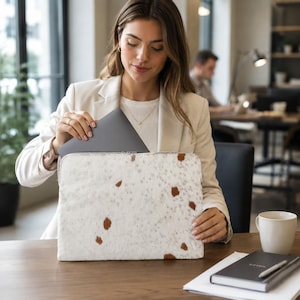 Funda para MacBook de piel de vacuno auténtica – Funda para portátil de 15-16 pulgadas con parte trasera verde