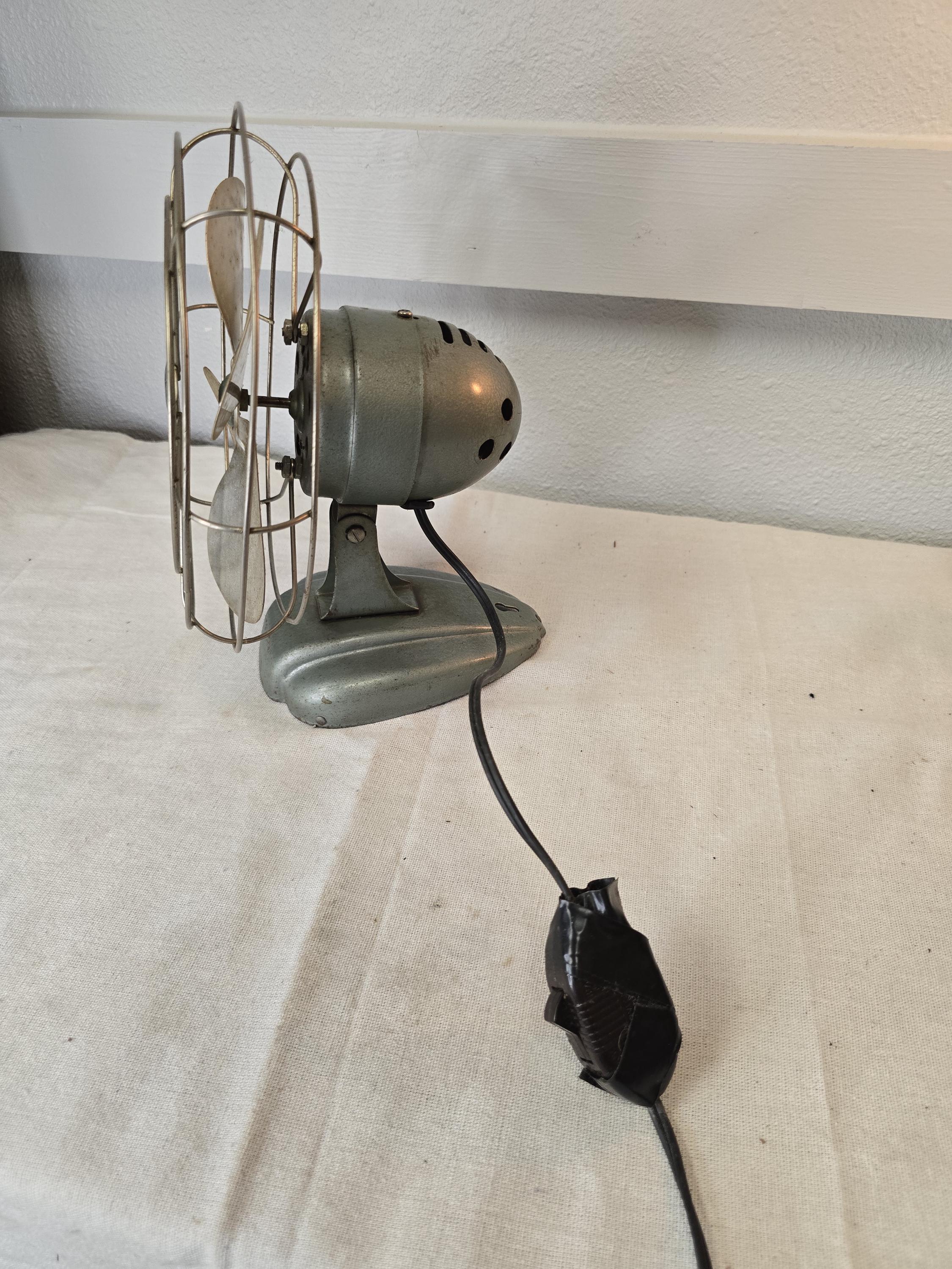 Vintage Zero Model 1250R Electric Desk Fan Made by Bersted Mfg. Co