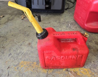 Vintage Chilton 1 1/2 Gallon Red Plastic Vented Gas Can Pre Ban USA 1.5 Gallon Model P15 with yellow spout