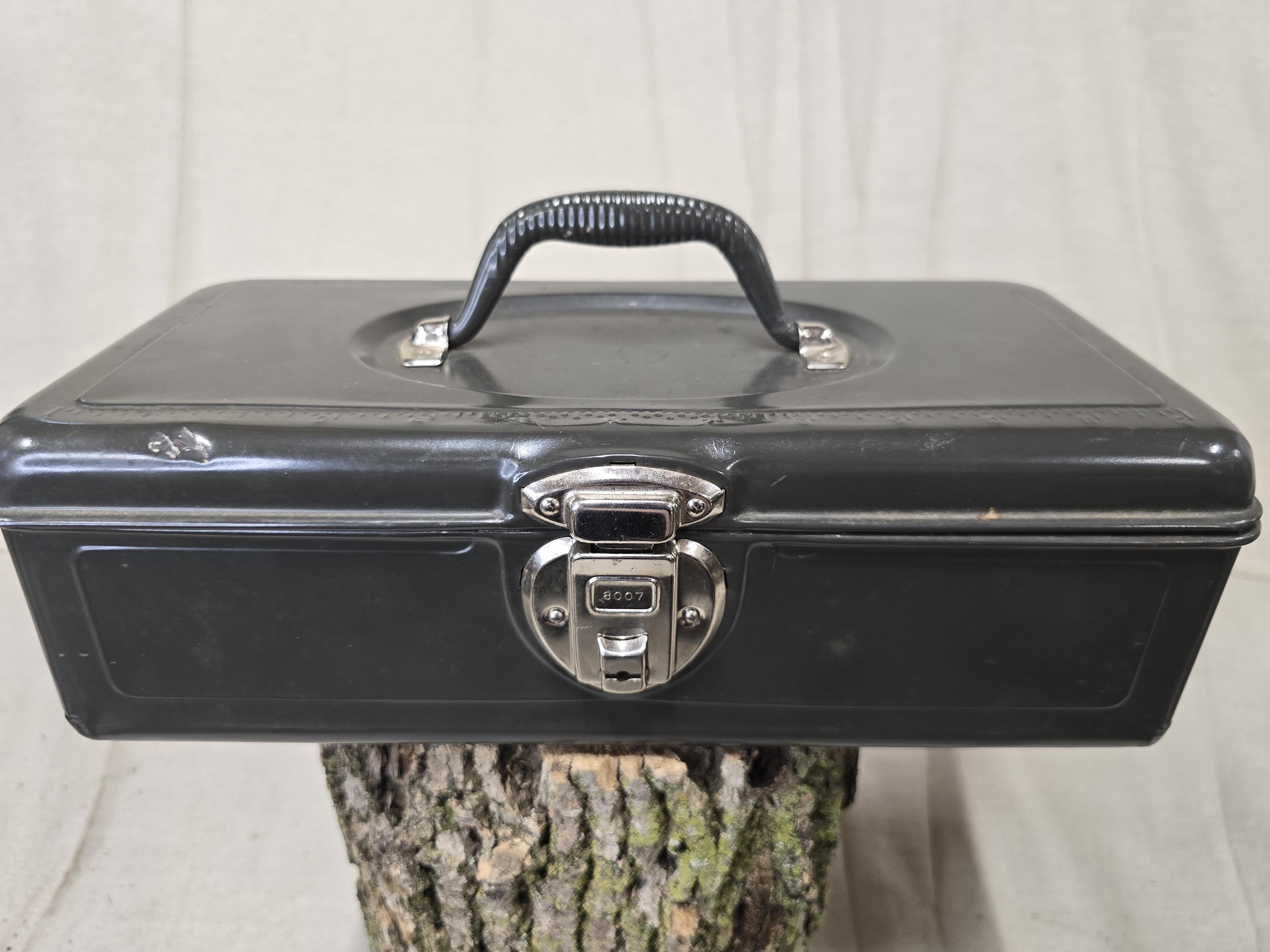 Vintage tackle box - Etsy 日本