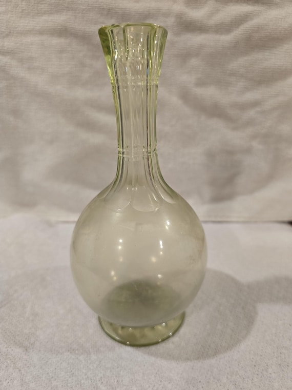 アンティーク ウランガラス 7インチ ボトル花瓶 1900年代初頭 グリーン