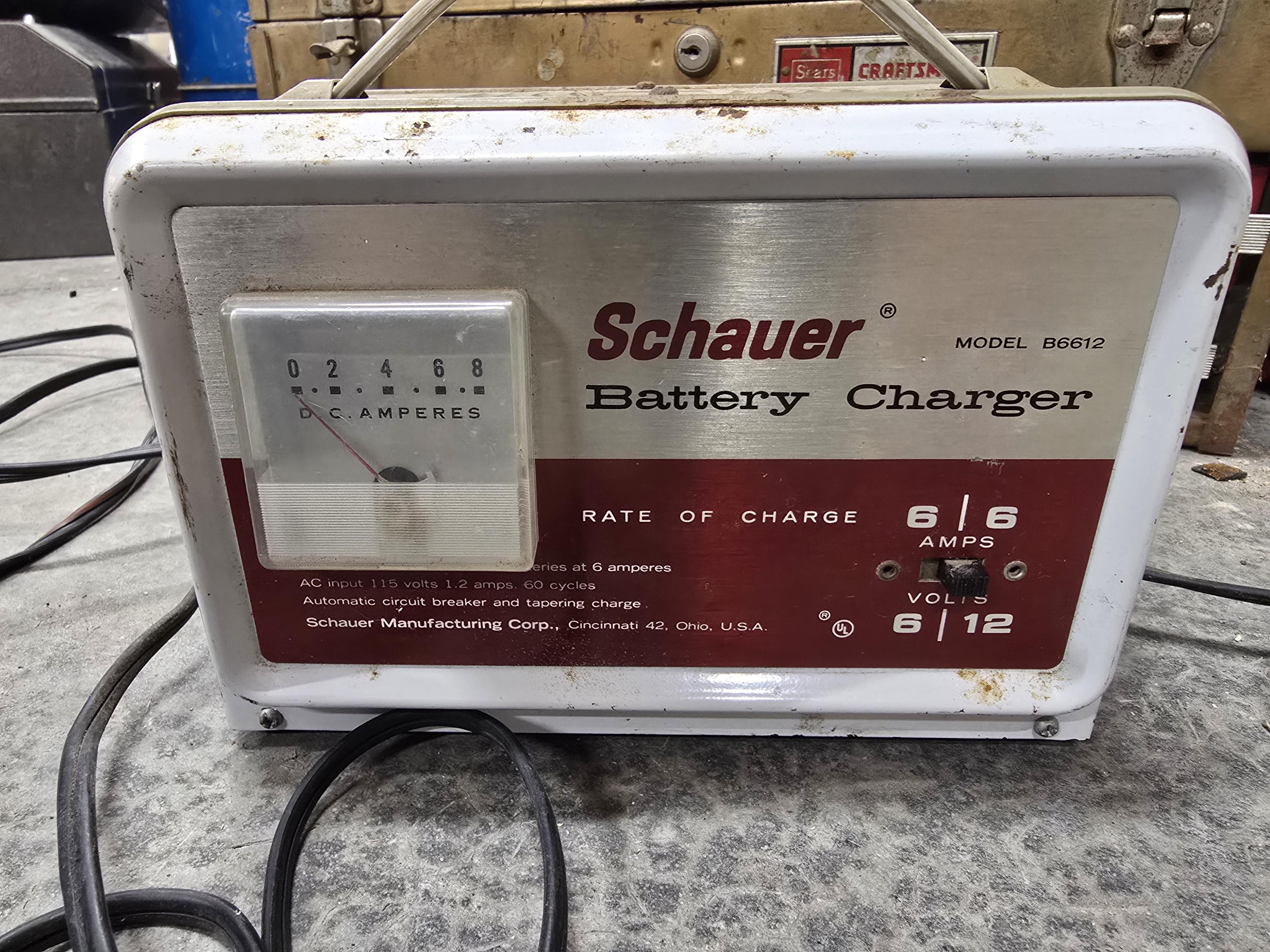 VINTAGE Schauer Charge Master Solid State Battery Charger B6612
