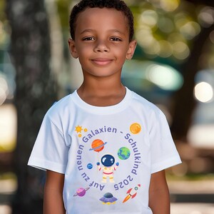 Camiseta Einschulung 2025, Astronauta, Weltall, Planeten, Rakete Schulkind, Erster Schultag, Geschenk, Schulanfang, Schulstart, Geschenkidee,