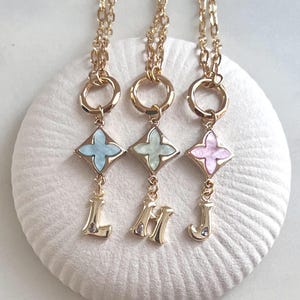 Colar com inicial dourada, colar de trevo da sorte, joias personalizadas, colar com letras douradas, presente para ela