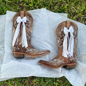 White Boot Bows, Western Cowgirl Accessory, College GameDay Bows, Concert Boot Bows