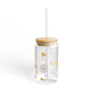 Daisy Heart Libbey Glass Cup, 16oz Iced Coffee Cup with Bamboo Lid & Glass Straw, Retro Floral Can Glass, Aesthetic Drinkware Gift for Her