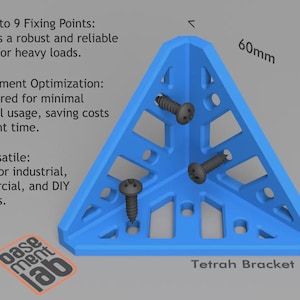 以下が含まれることがあります： 60mmの寸法を持つTetrah Bracketとラベル付けされた青い三角形のコーナーブラケット。複数の切り欠きがあり、取り付け穴には3本の黒いネジが挿入されています。テキストには最大9つの固定ポイントとフィラメントの最適化が記載されています。