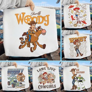 6-pack med leksakscowboys i PNG, Woody Jessie Buzz PNG, Sheriff Woody-design, Länge leve Cowgirls, Disney-tröja med familjetur PNG digital nedladdning