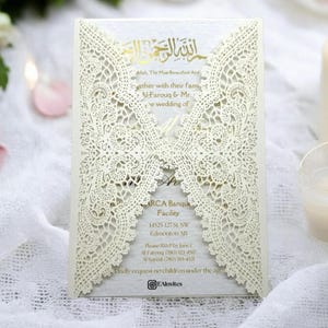 Faire-part personnalisables blancs et crème avec feuille d'or