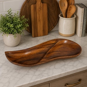 Vintage Mid-Century Modern Serviertablett aus Holz, zweiteilig | Snackschale mit Unterteilung (Monkey Pod) | Mid-Century Modern Servierplatte aus Holz | 44,5 cm große Bio-Servierplatte