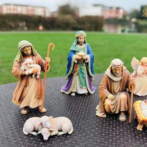 Nativity Set | 9-Piece Christmas Manger Scene, Holy Family, Wise Men image 3