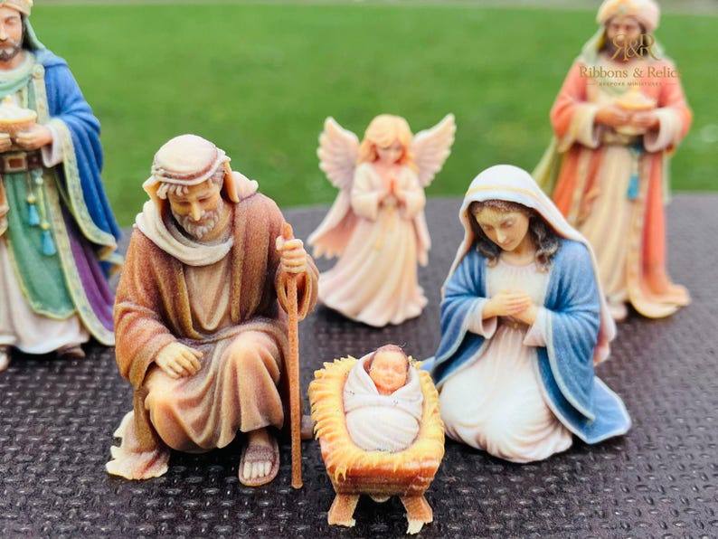 Nativity Set | 9-Piece Christmas Manger Scene, Holy Family, Wise Men image 8