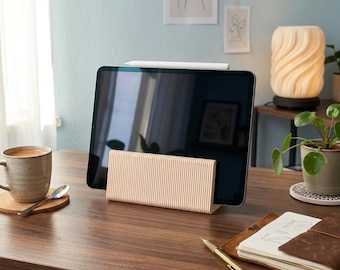 Minimalist Ribbed Laptop and Tablet Stand: Modern 3D Printed Vertical Dock, Workspace Organizer