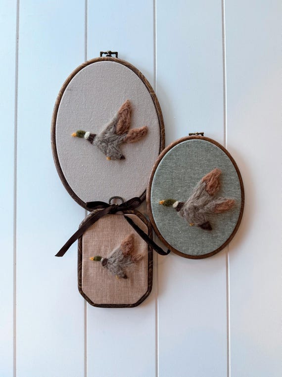 Needle Felted Mallard Duck Wall Art – Handmade Wool Embroidery Hoop on Linen | Rustic Cabin Decor | Flying Duck Nursery Art | Duck Hunter