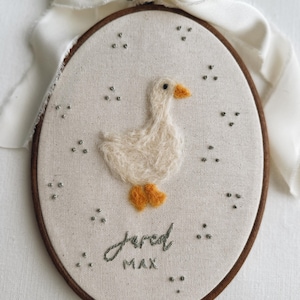 Personalized Felted Goose Nursery Wall Art with Embroidered Name – Handmade Needle Felt Embroidery Hoop – Heirloom Baby Room Décor