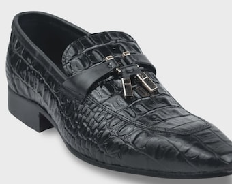 Mocassins en cuir noir à texture crocodile, fabriqués à la main : Chaussures pour hommes sur mesure