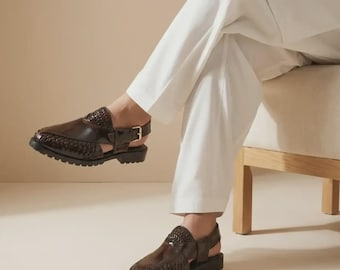 Ręcznie tkane skórzane Peshawari Chappal – męskie brązowe plecione sandały Kaptaan
