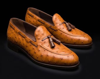 Mocassins en cuir d'autruche marron à pampilles, faits main : Chaussures habillées sur mesure pour hommes