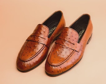 Mocassins faits main en cuir d'autruche marron : chaussures habillées sur mesure pour hommes