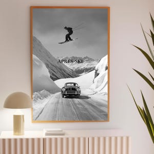 Apres Ski Jump Poster, Vintage Ski Lodge Wall Art, Retro Winter Cabin Decor, Alpine Ski Resort Print, Après Ski Party Scene, Printable