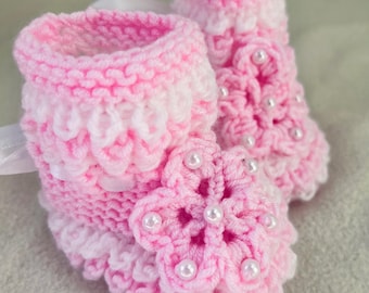 Baby girl booties - Crochet baby shoes - Knitted baby booties - Newborn booties - Baby slippers - Baby girl shoes - New baby gift
