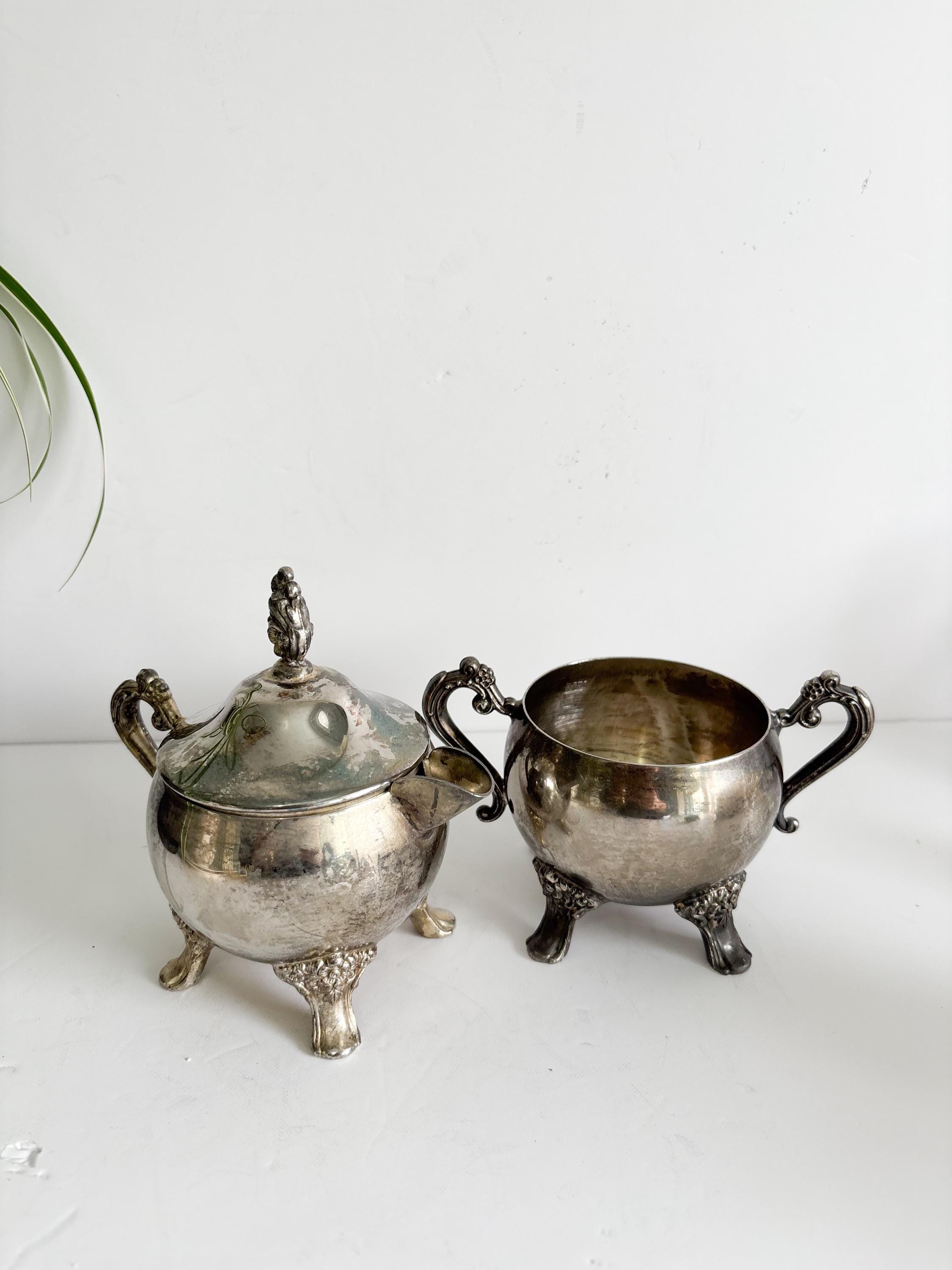 Sucrier Ancien En Laiton Et Bronze Avec Décor De Papillons - Bon état