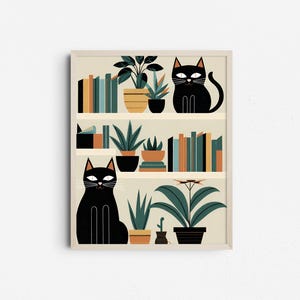 以下が含まれることがあります： 2匹の黒い猫、植物、本が置かれた本棚の額装されたイラスト。本棚は3段あり、各段には多肉植物、シダ、大きな葉の植物など、さまざまな鉢植えの植物が置かれています。本は棚に積み重ねられており、サイズと色が異なります。猫は棚に座っており、上の2段の棚にそれぞれ1匹ずついます。イラストは、大胆な色とシンプルな線で描かれたミニマルなスタイルです。