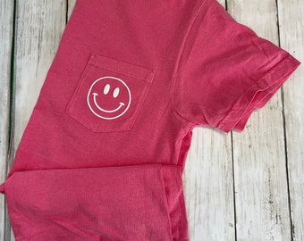 Smiley Pocket Tee| Comfort Colors Pocket Unisex Shirt | Puff Vinyl | Crunchberry Comfort Colors