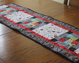 Patchwork Machine Quilted Strawberry Print Table Runner