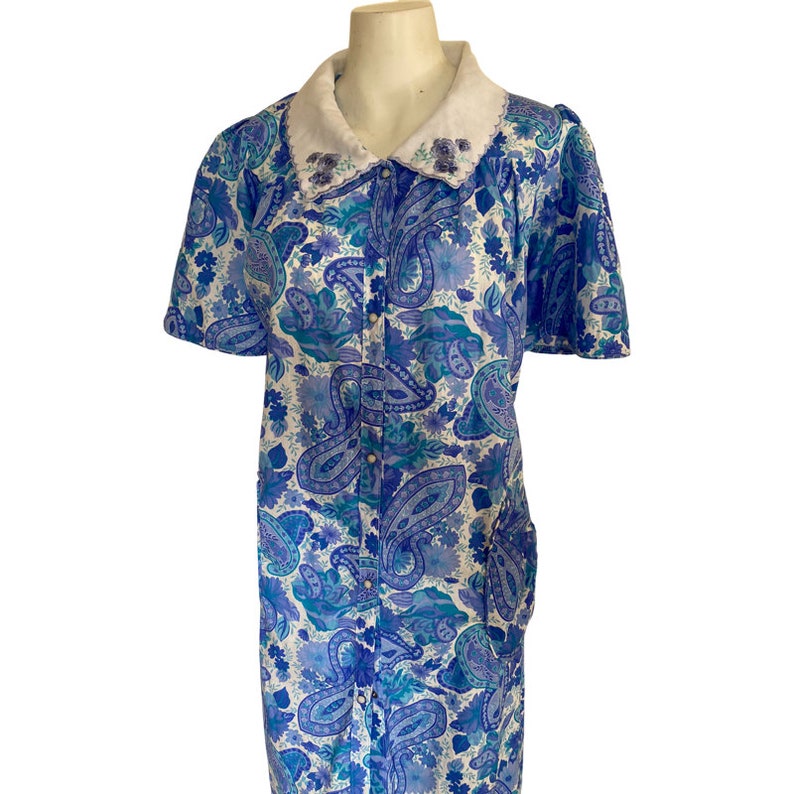 70s Vintage House dress, vintage hostess dress, peter pan collar dress, vintage pearl eye snap, blue floral paisley print dress size small s image 6