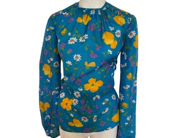Top floral vintage de los años 70, top de primavera floral azul brillante, top de blusa vintage para mujer, top vintage para mujer, peplum púrpura amarillo tamaño superior pequeño