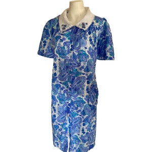70s Vintage House dress, vintage hostess dress, peter pan collar dress, vintage pearl eye snap, blue floral paisley print dress size small s image 3
