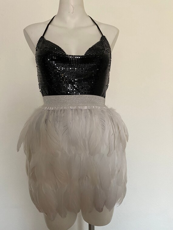 Women's White Feather Skirt size large, vintage wi