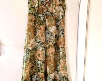 Vestido midi vintage de los años 70 con estampado floral: bajo con volantes de nailon transparente.